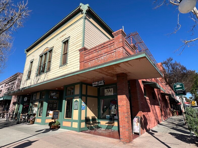 103 E Lemon Ave, Monrovia, CA à louer - Photo de l’immeuble – Image 3 sur 10