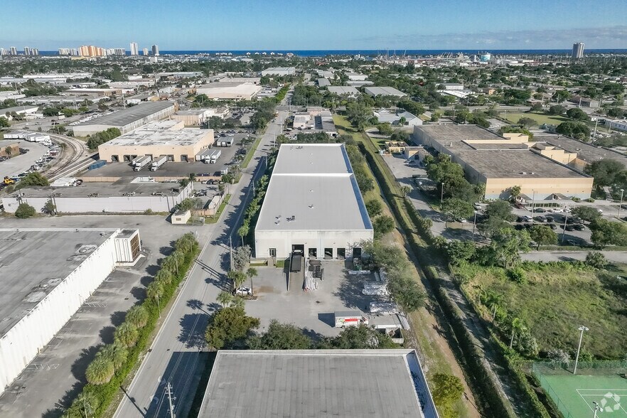 1301 W 13th St, Riviera Beach, FL à louer - Aérien – Image 1 sur 5