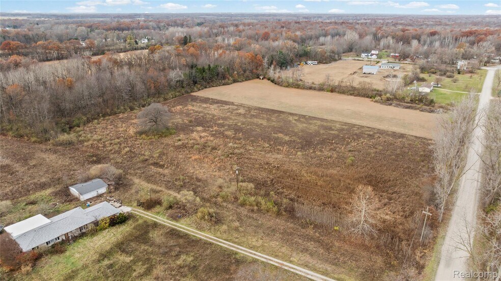 000 Tuttle Hill Rd, Maybee, MI à vendre - Photo de l’immeuble – Image 3 sur 3