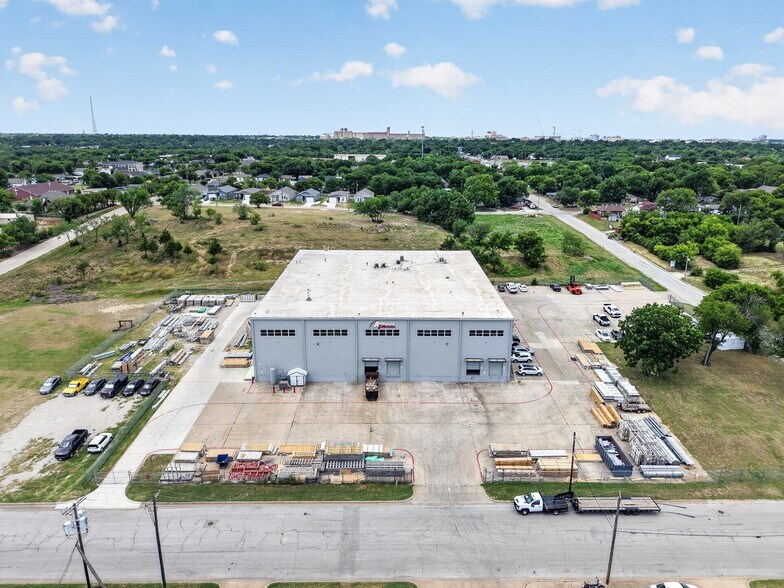 2000 E Richmond Ave, Fort Worth, TX à louer - Photo de l’immeuble – Image 2 sur 10