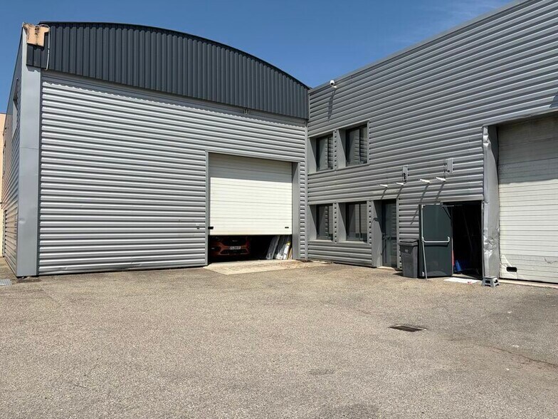 81 Avenue Du Progrès, Chassieu à louer - Photo de l’immeuble – Image 1 sur 6