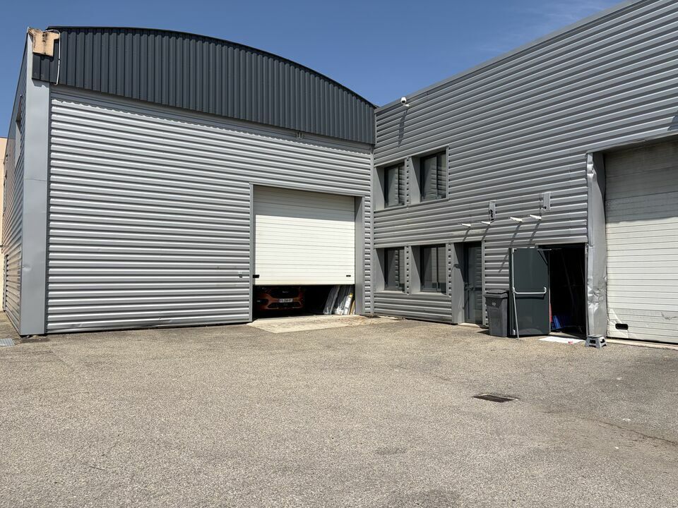 81 Avenue Du Progrès, Chassieu à louer Photo de l’immeuble– Image 1 sur 7