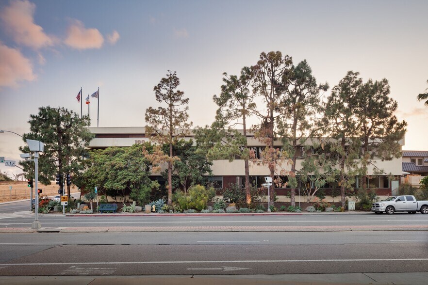 100 Border Ave, Solana Beach, CA à vendre - Photo de l’immeuble – Image 3 sur 11