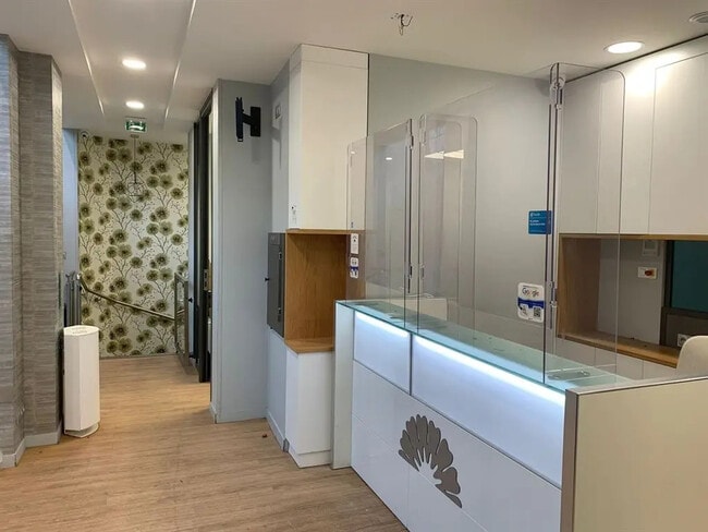 Plus de détails pour Local commercial à louer