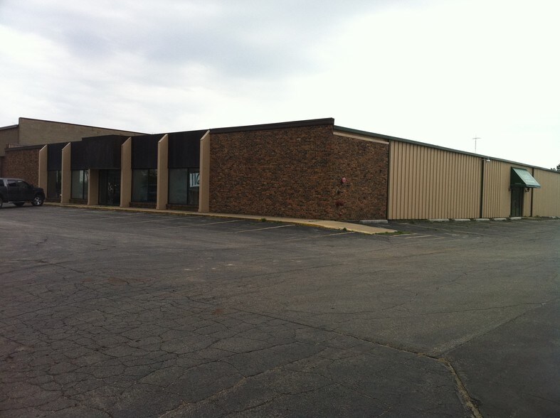 1160 E Napier Ave, Benton Harbor, MI à louer - Photo de l’immeuble – Image 3 sur 17