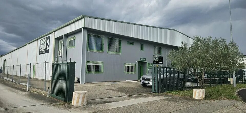 Industriel/Logistique dans Monteux à louer - Photo de l’immeuble – Image 2 sur 7