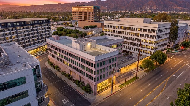 2727 W Alameda Ave, Burbank, CA à vendre - Photo de l’immeuble – Image 2 sur 50