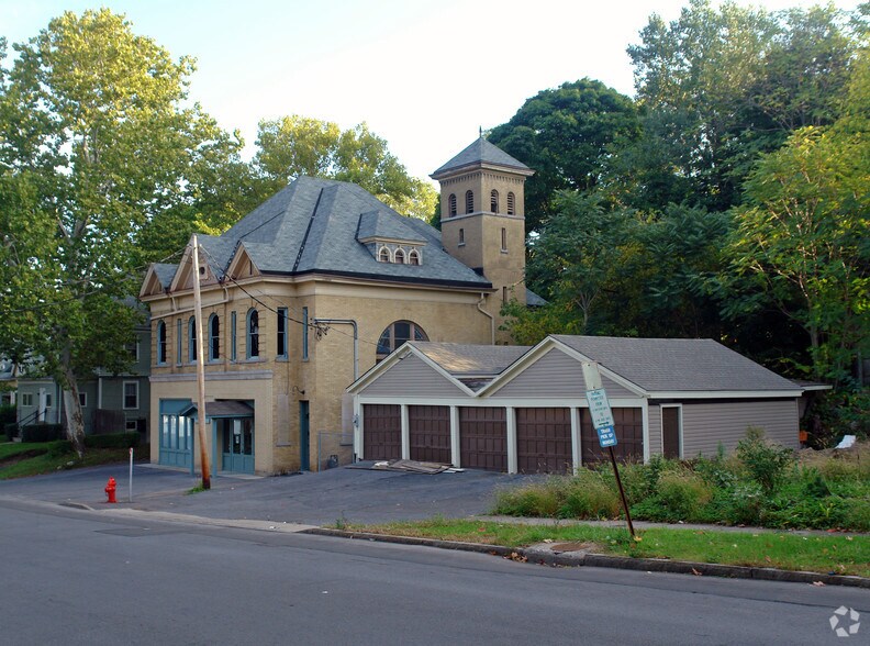 610 Oak St, Syracuse, NY à vendre - Photo de l’immeuble – Image 2 sur 16