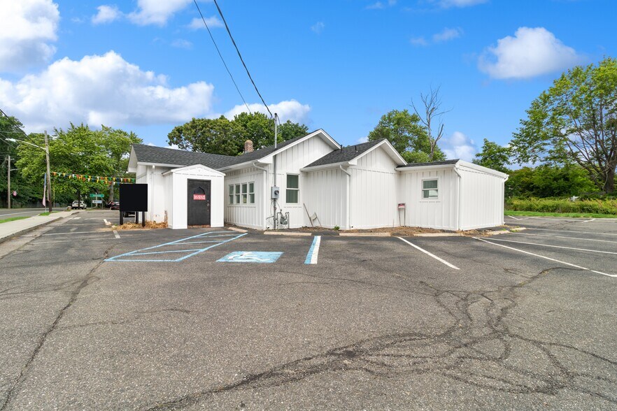 469 Main St, West Sayville, NY à vendre - Photo de l’immeuble – Image 2 sur 12