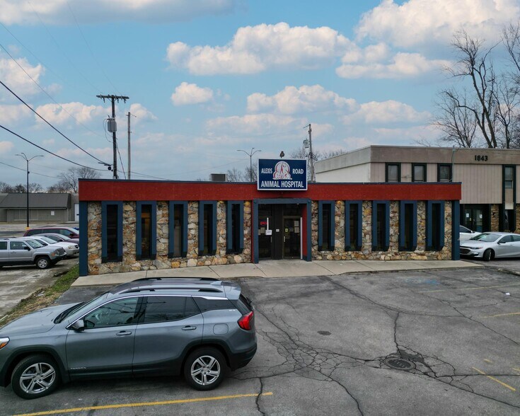1837 W Alexis Rd, Toledo, OH à vendre - Photo de l’immeuble – Image 1 sur 5