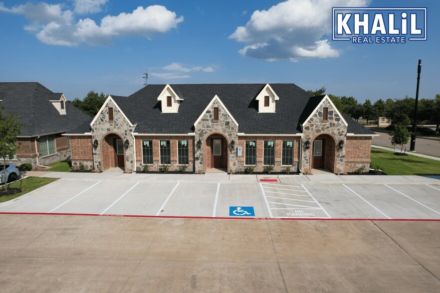 305 Regency Pky, Mansfield, TX à louer - Photo de l’immeuble – Image 2 sur 11