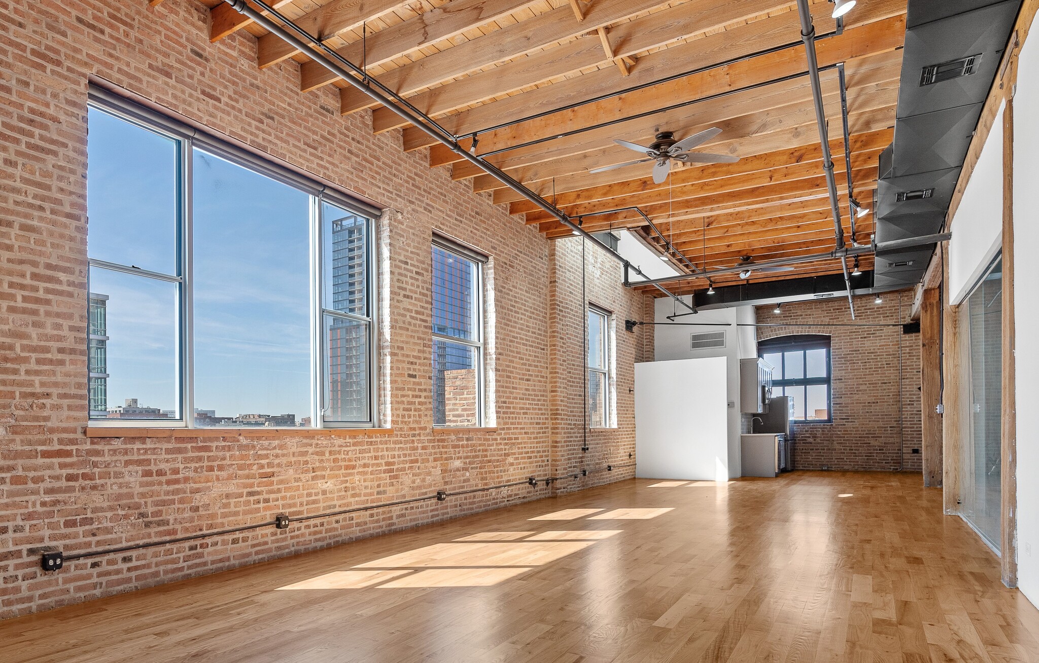 210 N Racine Ave, Chicago, IL à louer Photo intérieure– Image 1 sur 9