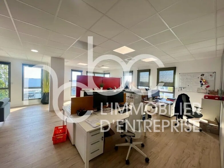 Bureau dans Chassieu à vendre - Photo de l’immeuble – Image 2 sur 5