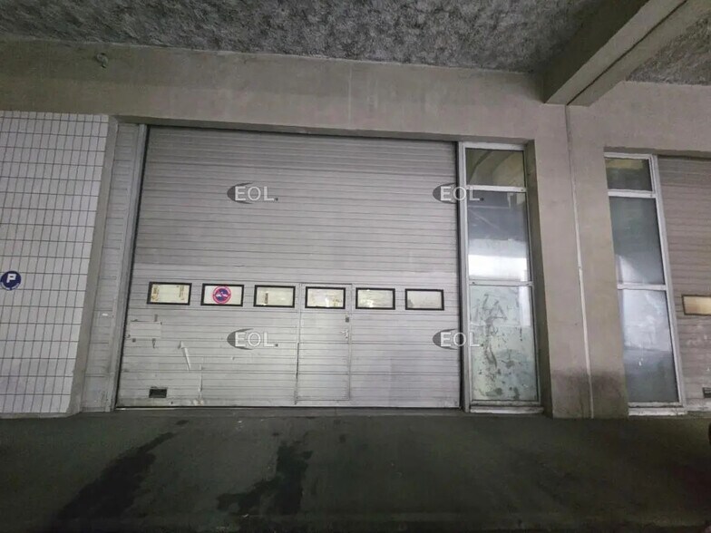 Local d’activités dans Ivry-sur-Seine à louer - Photo de l’immeuble – Image 1 sur 13