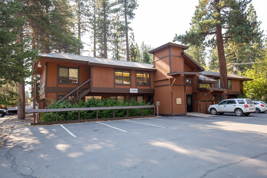 870 Emerald Bay Rd, South Lake Tahoe, CA à louer - Photo de l’immeuble – Image 3 sur 6