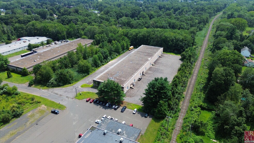 95 Peters Rd, Bloomfield, CT à louer - Photo de l’immeuble – Image 3 sur 20