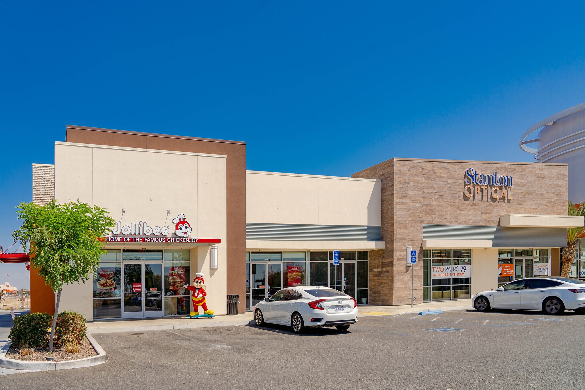 401 Woollomes Ave, Delano, CA à louer Photo principale– Image 1 sur 9