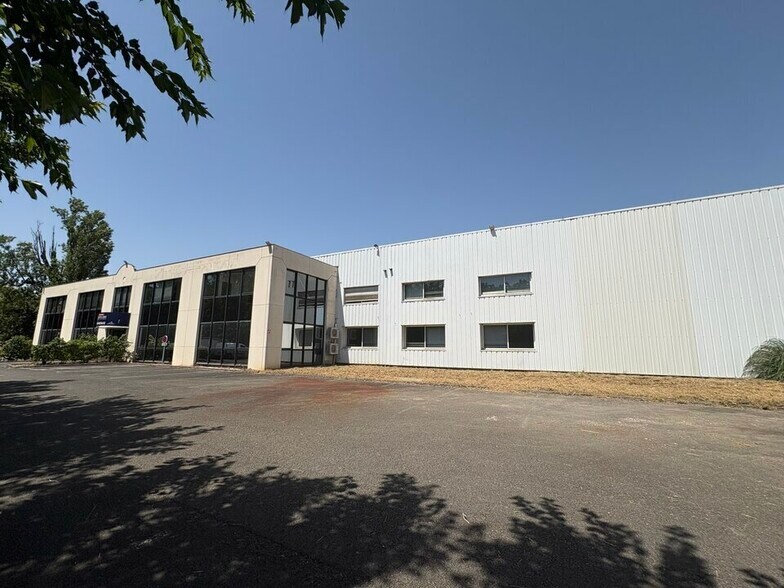 Industriel/Logistique dans Carbon-Blanc à louer - Photo de l’immeuble – Image 1 sur 9