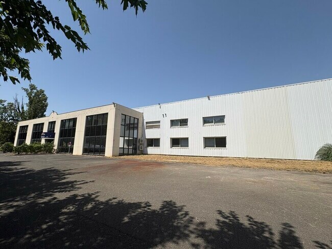 Plus de détails pour Industriel/Logistique à louer