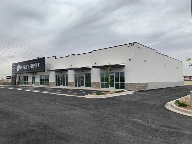 1699 N Zaragoza Rd, El Paso, TX à louer - Photo de l’immeuble – Image 3 sur 7