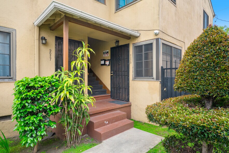 9027 Ramsgate Ave, Los Angeles, CA à vendre - Photo de l’immeuble – Image 3 sur 15