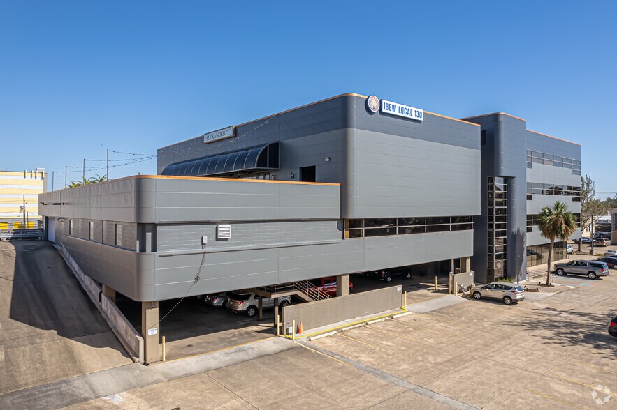 3200 Ridgelake Dr, Metairie, LA à louer - Photo de l’immeuble – Image 3 sur 6