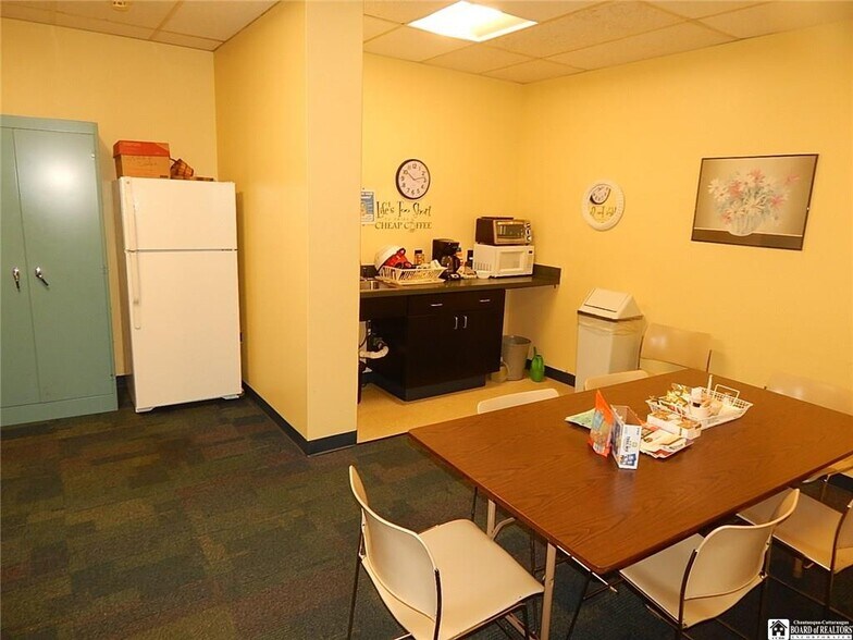 355 Central Ave, Fredonia, NY à louer - Photo intérieure – Image 2 sur 22