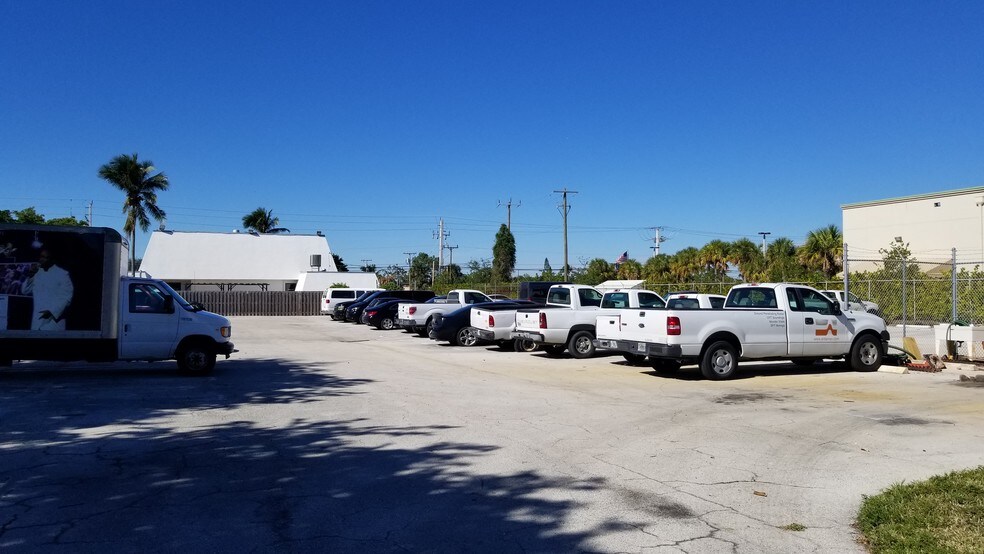 2200 N Florida Mango Rd, West Palm Beach, FL à louer - Photo de l’immeuble – Image 3 sur 6