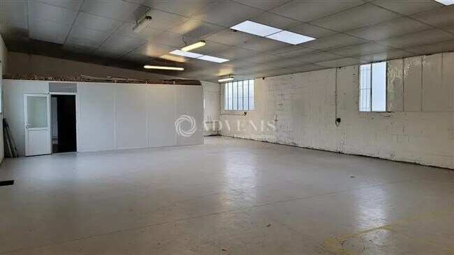 Plus de détails pour Local d'activités à louer