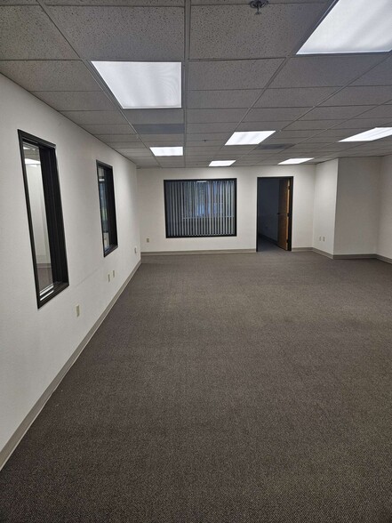 9725 SW Beaverton Hillsdale Hwy, Beaverton, OR à louer - Photo intérieure – Image 3 sur 5