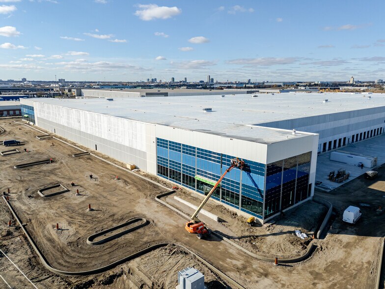 8000 Dixie Rd, Brampton, ON à louer - Photo de l’immeuble – Image 3 sur 12