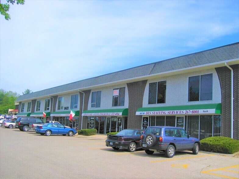 8421 University Ave, Clive, IA à louer - Photo de l’immeuble – Image 2 sur 24