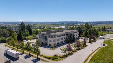 14928 56th Ave, Surrey, BC à louer Photo de l’immeuble– Image 2 sur 7