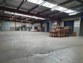 Local d'activités dans Saint-Quentin-Fallavier à vendre Photo intérieure– Image 2 sur 2