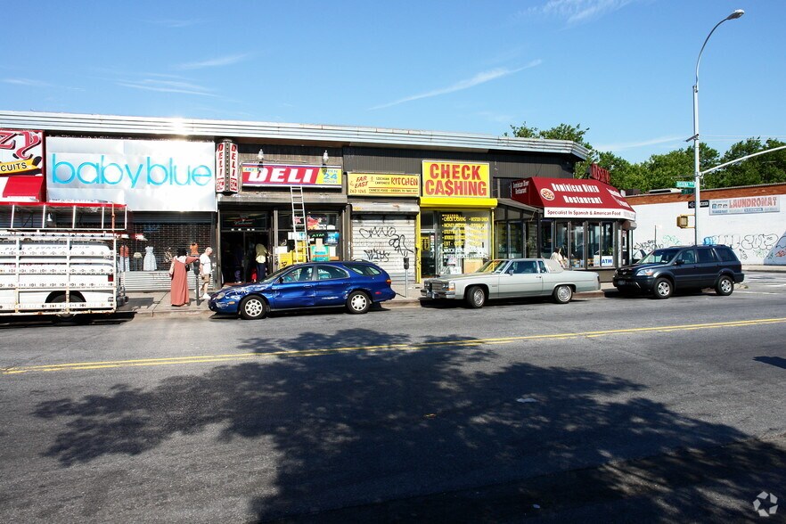 7104 Kissena Blvd, Kew Gardens Hills, NY à louer - Photo de l’immeuble – Image 3 sur 4