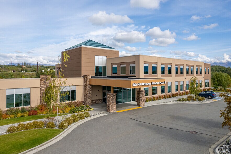 2480 S Woodworth Loop, Palmer, AK à louer - Photo principale – Image 1 sur 11