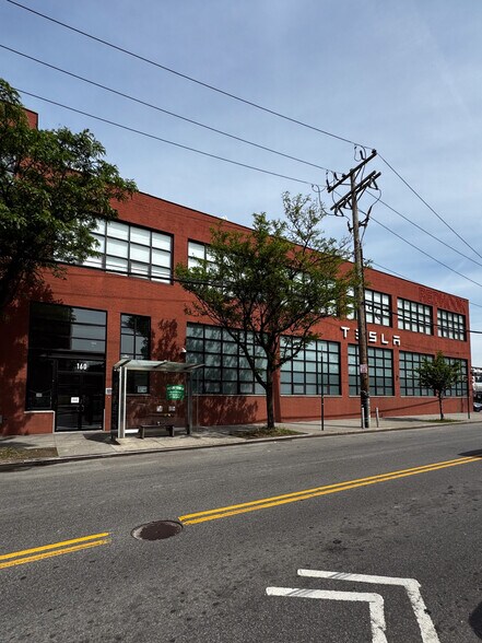 160 Van Brunt St, Brooklyn, NY à louer - Photo de l’immeuble – Image 3 sur 6