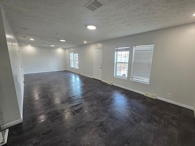 402 5th St, New Haven, WV à vendre - Photo de l’immeuble – Image 3 sur 10