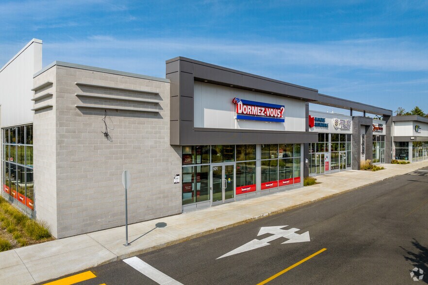 1425 Boul Michèle-Bohec, Blainville, QC à louer - Photo de l’immeuble – Image 2 sur 6