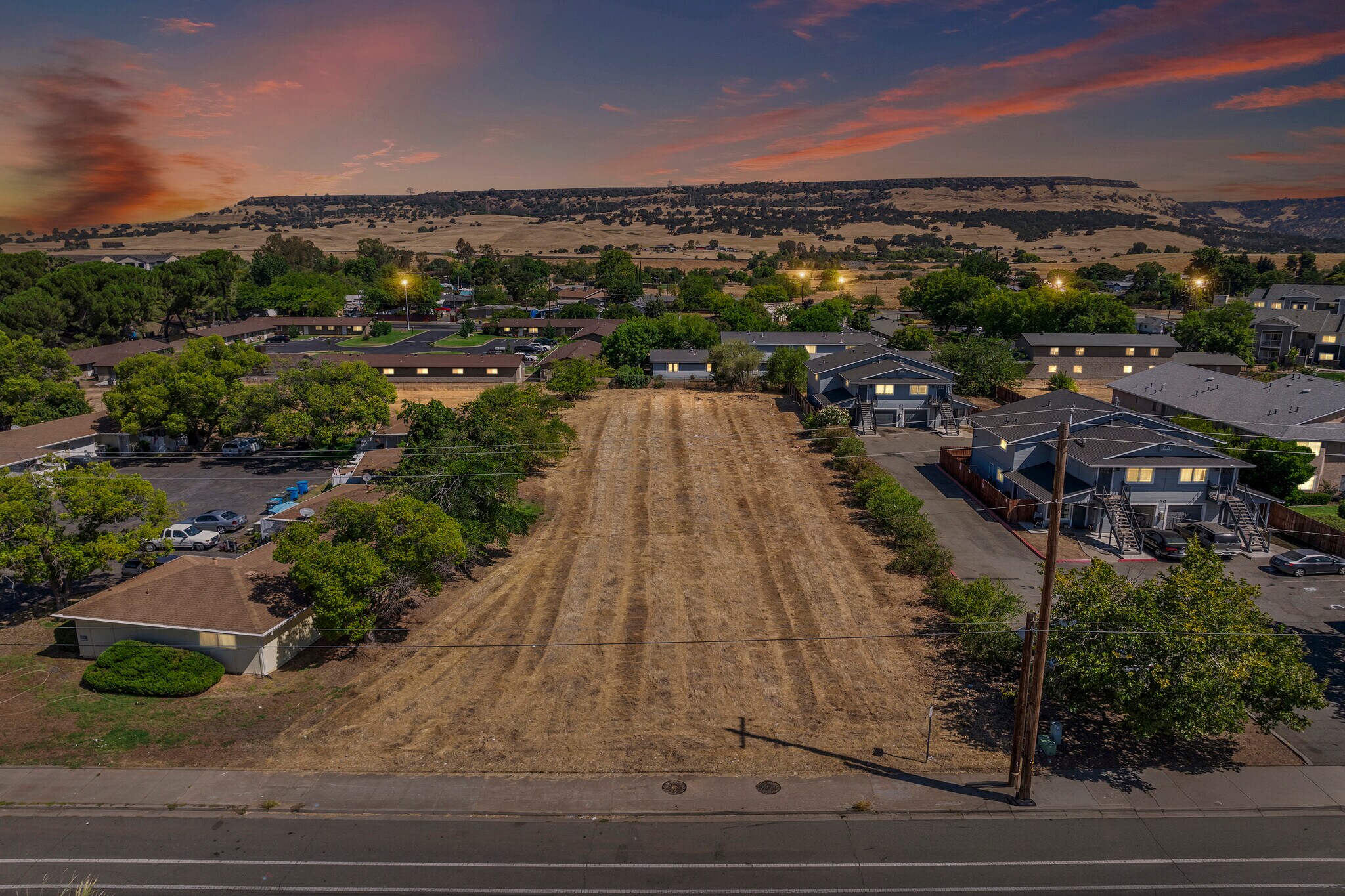 82 Nelson Ave, Oroville, CA à vendre Photo principale– Image 1 sur 28