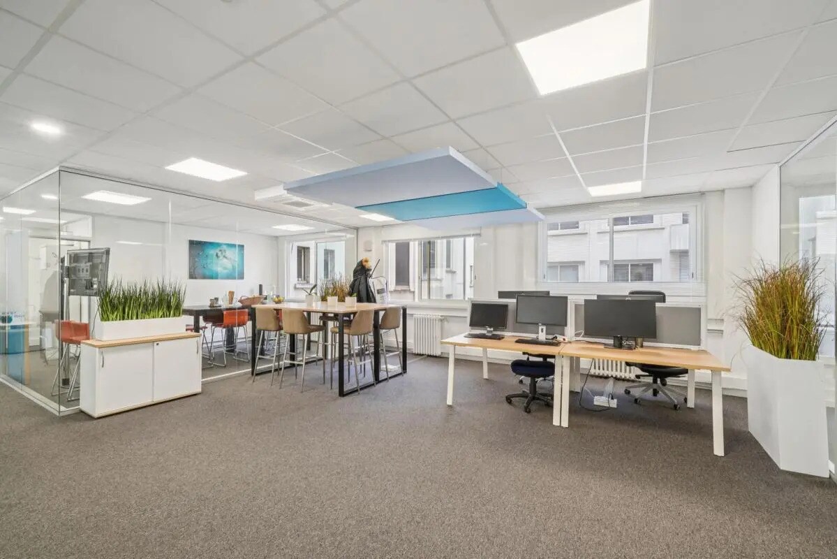 12 Rue De Ponthieu, Paris à louer Photo de l’immeuble– Image 1 sur 5