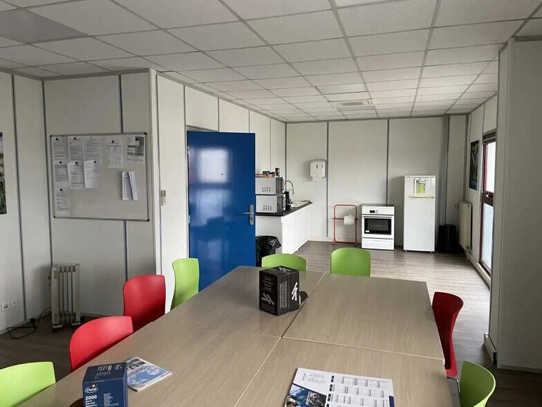 Bureau dans Saint-Mard à louer - Photo intérieure – Image 3 sur 4