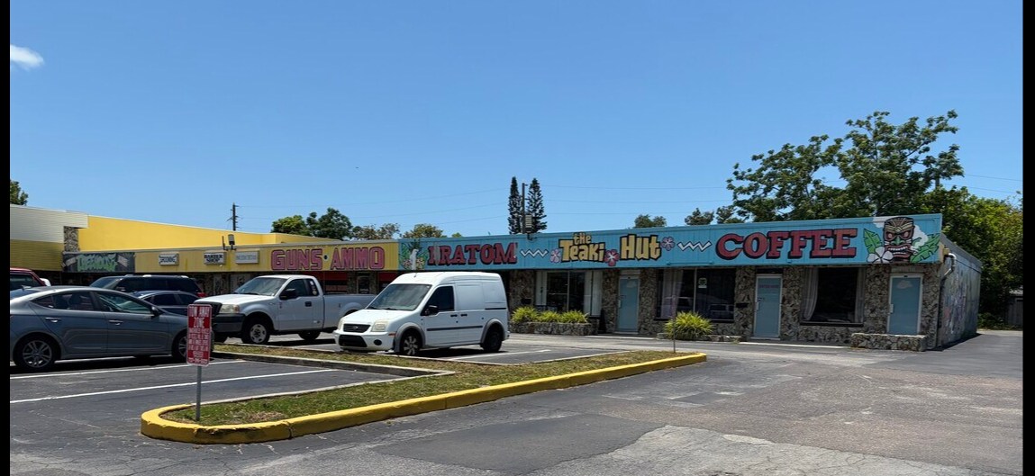 11600 Seminole Blvd, Largo, FL à louer Photo de l’immeuble– Image 1 sur 6