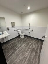 3245 E Patrick Ln, Las Vegas, NV à louer Photo de l’immeuble– Image 2 sur 6