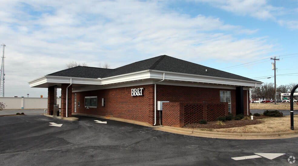 1774 E Dixon Blvd, Shelby, NC à louer - Photo de l’immeuble – Image 3 sur 12