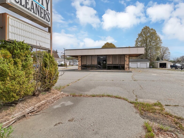 2001 S Cannon Blvd, Kannapolis, NC à louer - Photo de l’immeuble – Image 3 sur 24