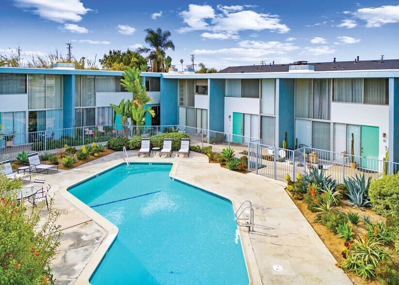 145 E 18th St, Costa Mesa, CA à vendre - Photo de l’immeuble – Image 2 sur 10