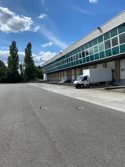 Industriel/Logistique dans Saint-Witz à louer - Photo de l’immeuble – Image 3 sur 5