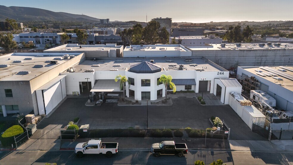 244 La Moree Rd, San Marcos, CA à vendre - Photo de l’immeuble – Image 2 sur 4