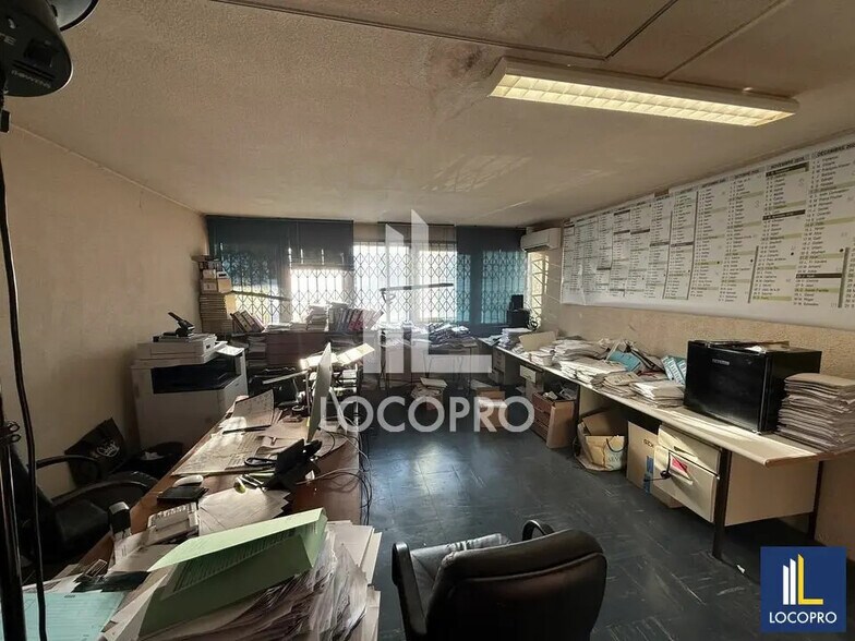 Local d'activités dans Carros à vendre - Photo intérieure – Image 1 sur 9